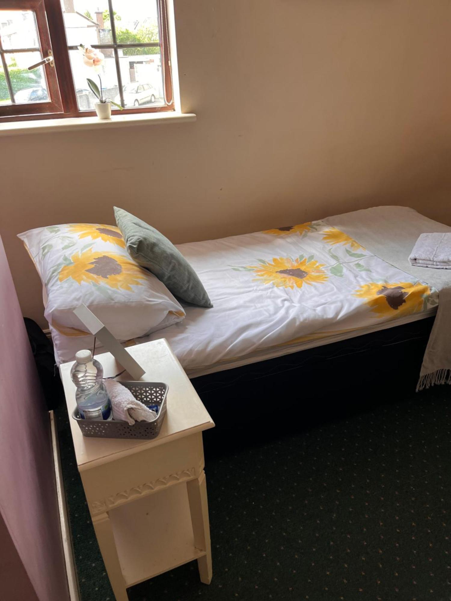 Edwards Cosy B&B 戈尔韦 外观 照片